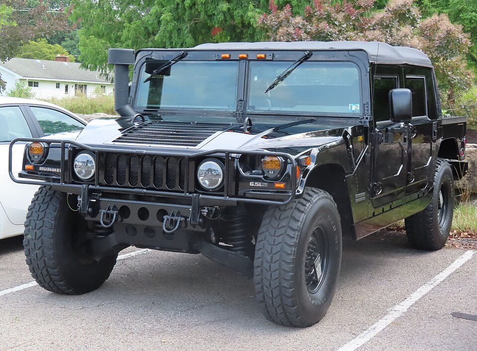 Hummer H1 como exemplo de veículo associado à transmissão Allison 1000