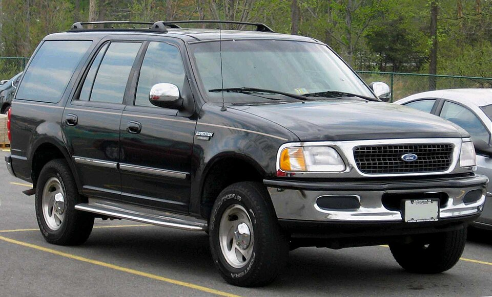 Ford Expedition usado como exemplo de veículo com transmissão 4R70W